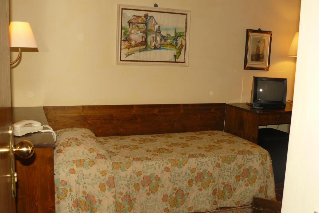 Hotel La Rocca Gubbio Cameră foto