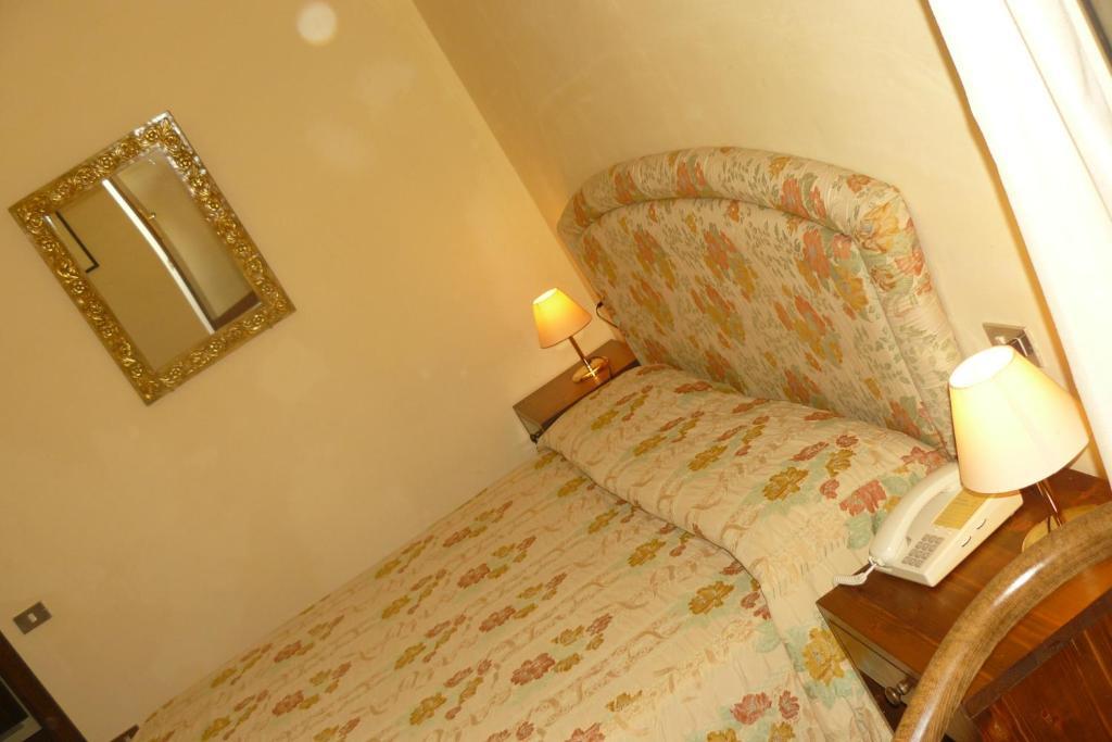 Hotel La Rocca Gubbio Cameră foto