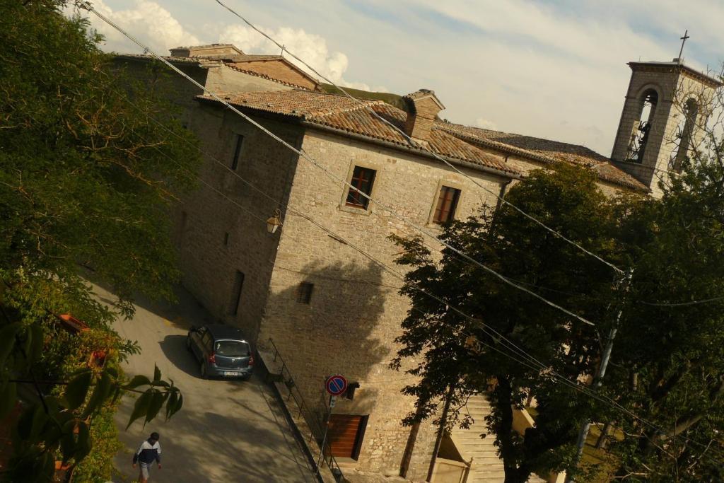 Hotel La Rocca Gubbio Exterior foto