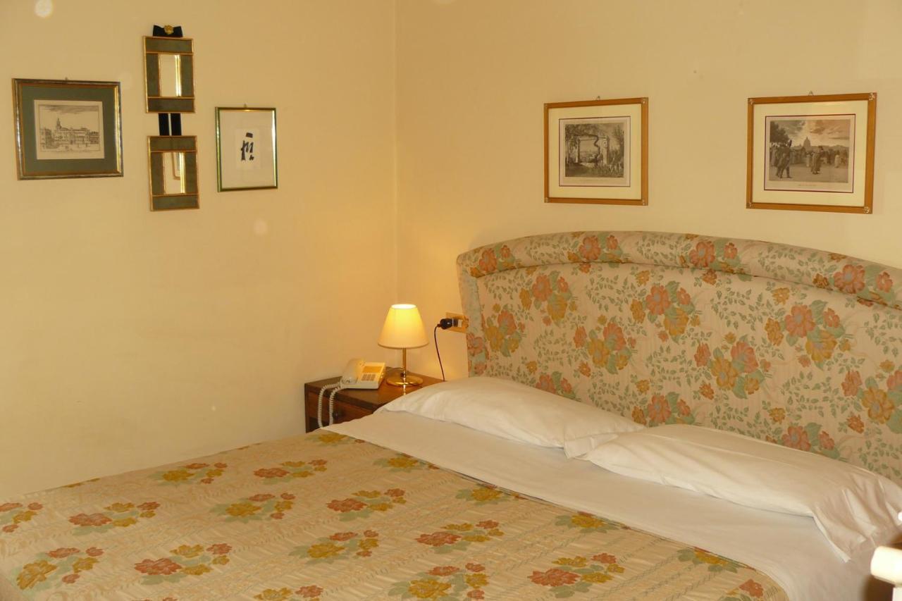 Hotel La Rocca Gubbio Cameră foto
